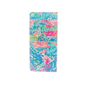 Lilly Pulitzer Vibrant Floral Credit Card holder. Open pocket for bills